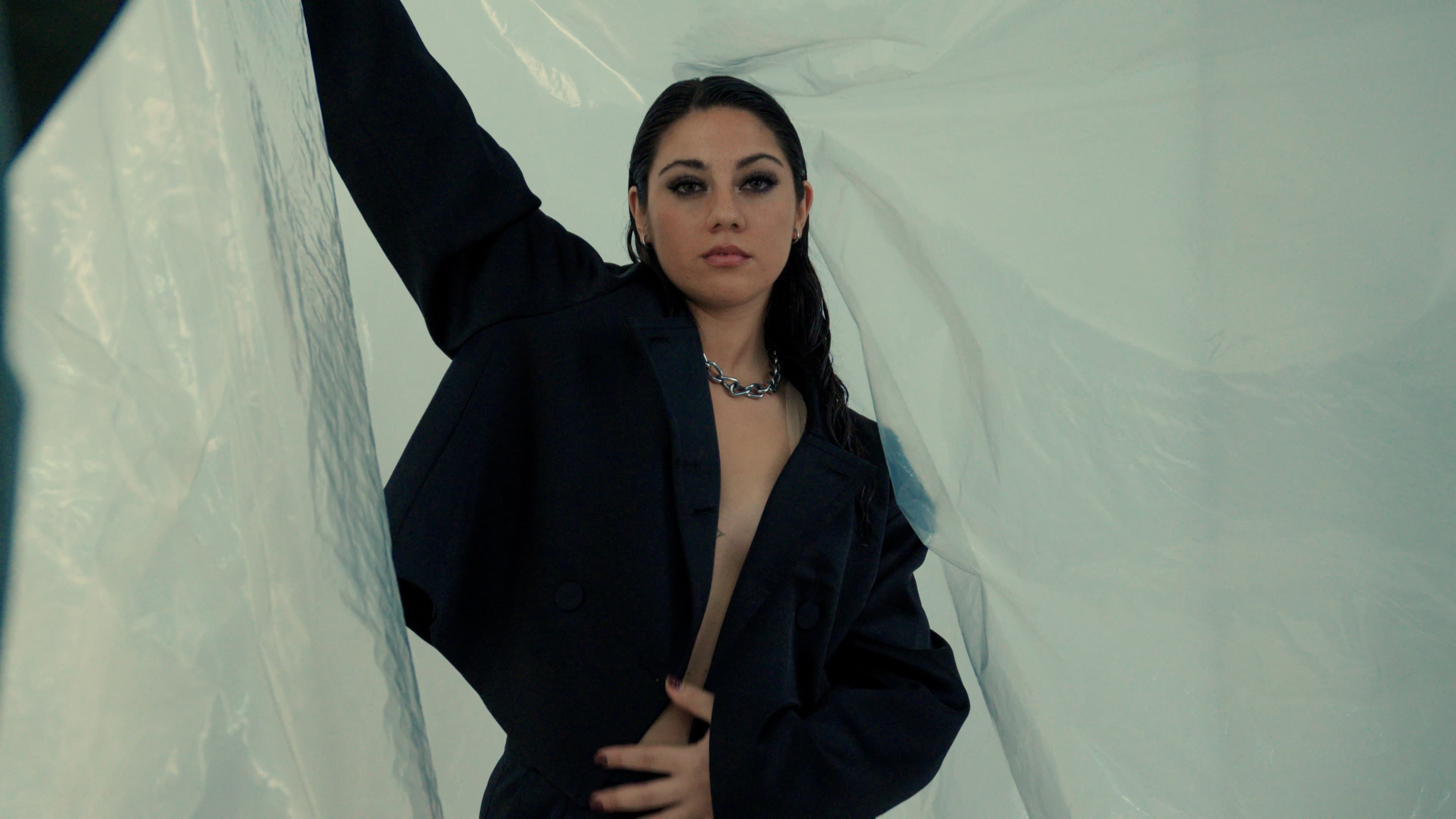 'TRES': El Corto backdrop